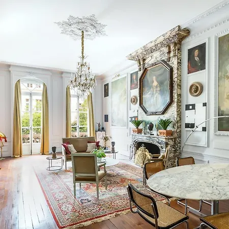 Emily In Apartament *