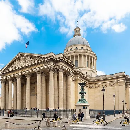 アパート Emily In パリ